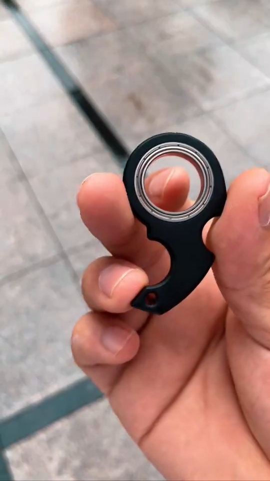 Creative Fidget Spinner Toy Keychain Hand Spinner Anti-Anxiety Toy Relieves Stress Finger Spinner Keychain Bottle Opener Kids Toy